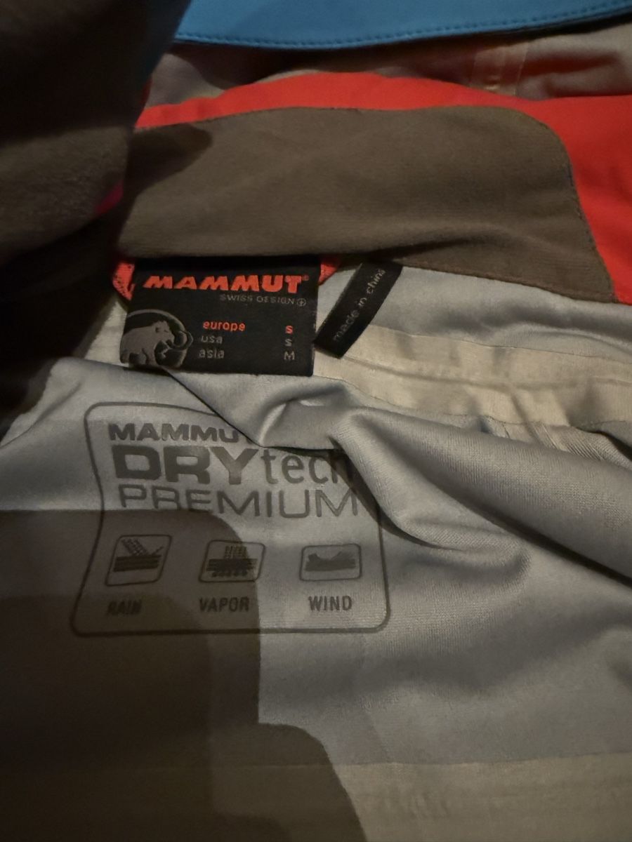 Mammut Giacche: Mammut Winterjacke Drytech mit Schneefang Gr. S – Usato da Chur venduto da lar_6zsy 5