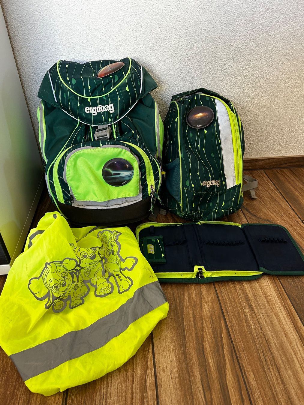 Ergobag Borse & Zaini: Ergobag grün mit vielem Zubehör – Usato da Altdorf UR venduto da arnosteff 2