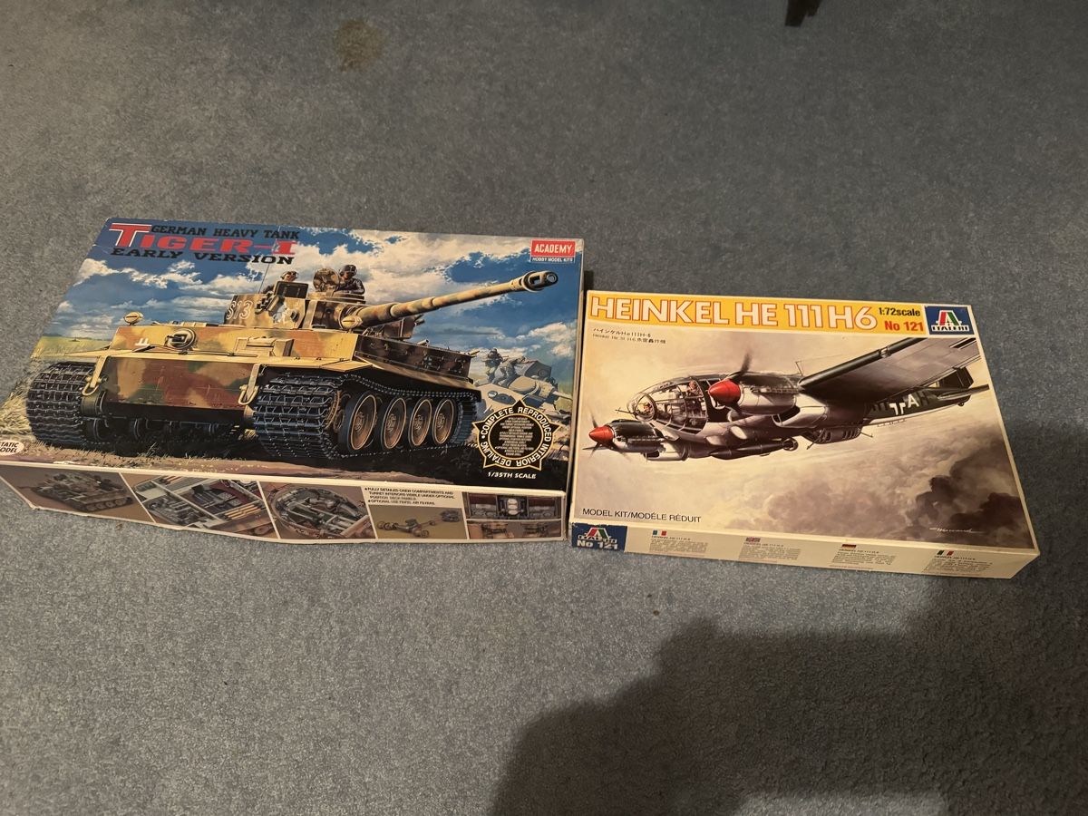 Kit di modellismo & Modellini statici: Tiger 1 und Heinkel he 111 h6 Bausatz – Nuovo (secondo la descrizione) da Sissach venduto da D.Siech