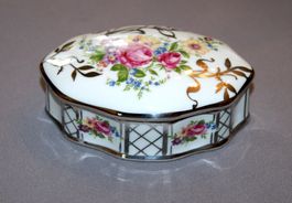 Wunderschöne  Deckeldose mit Rosendekor und Silberauflage