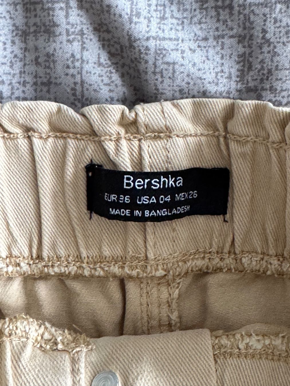 Bershka Hosen: Short beige taille haute élastique Bershka – Neu (gemäss Beschreibung) aus Court von mae_pl7l 2