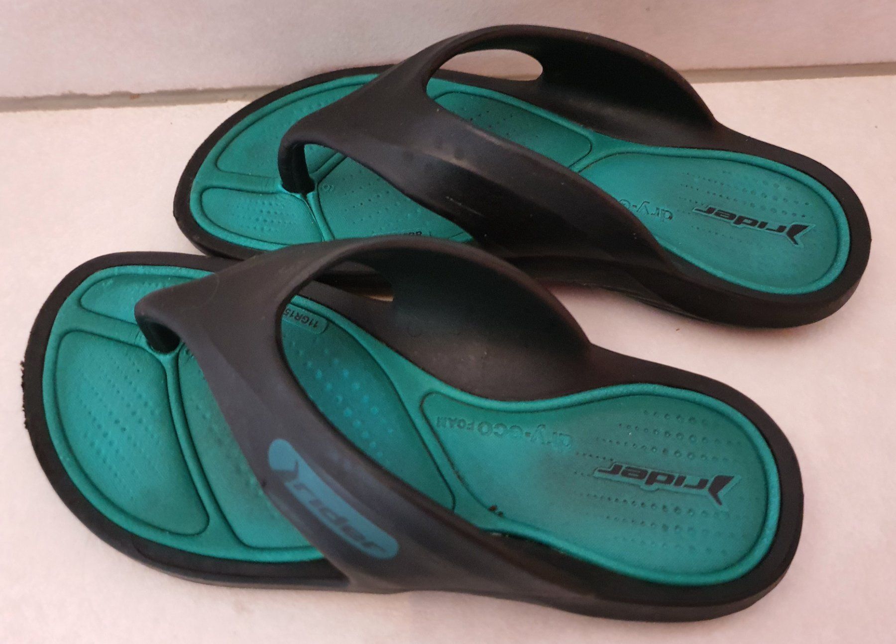 Scarpe per ragazzi: Tongs marque Rider pointure 29 – Usato da Vouvry venduto da Arwenne