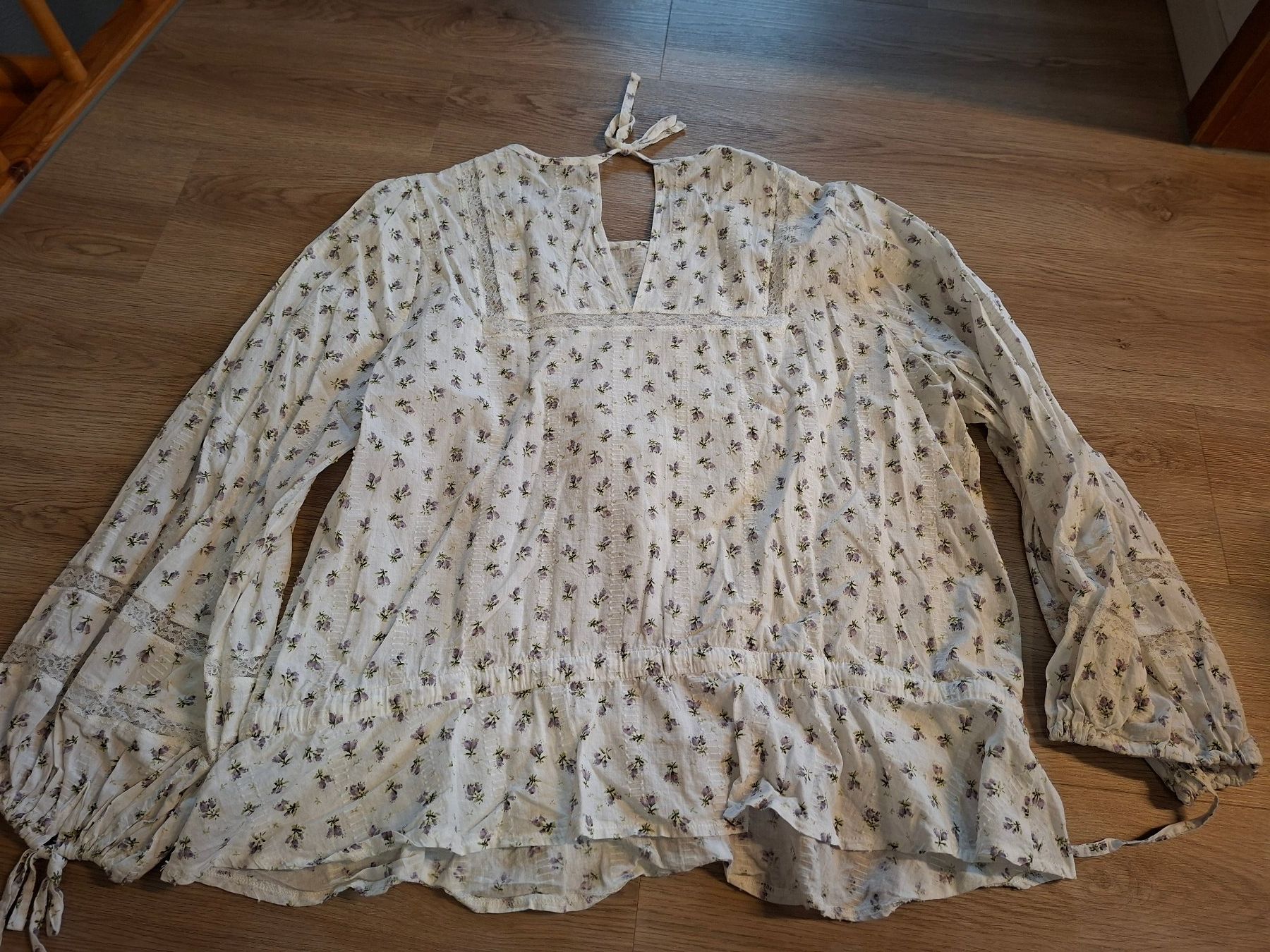 Camicette: Bluse mit Blumenmuster – Usato da Oberwil/Dägerlen venduto da Dominique1606 1
