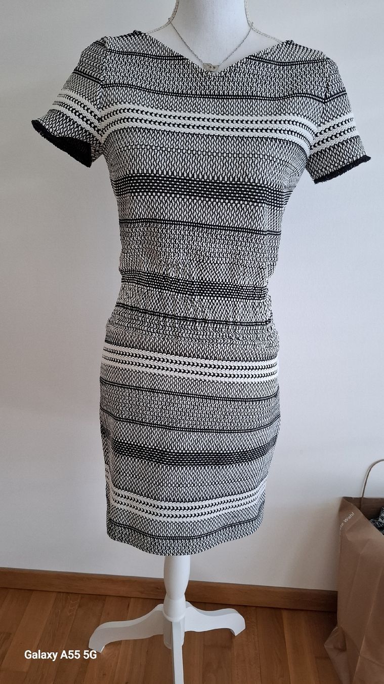 Maje Vestiti: Robe Maje rayée noir et blanc Taille 1 ou 36 Élégante – Usato da Payerne venduto da wardi11