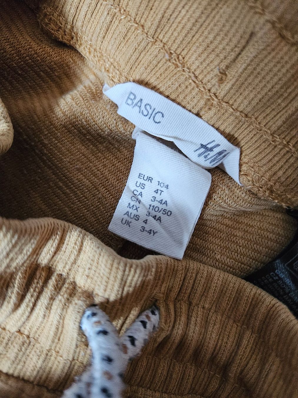 H&M Pantalons: Jogginghose Gr. 104 – D'occasion à Worb par jun_fj8w 2