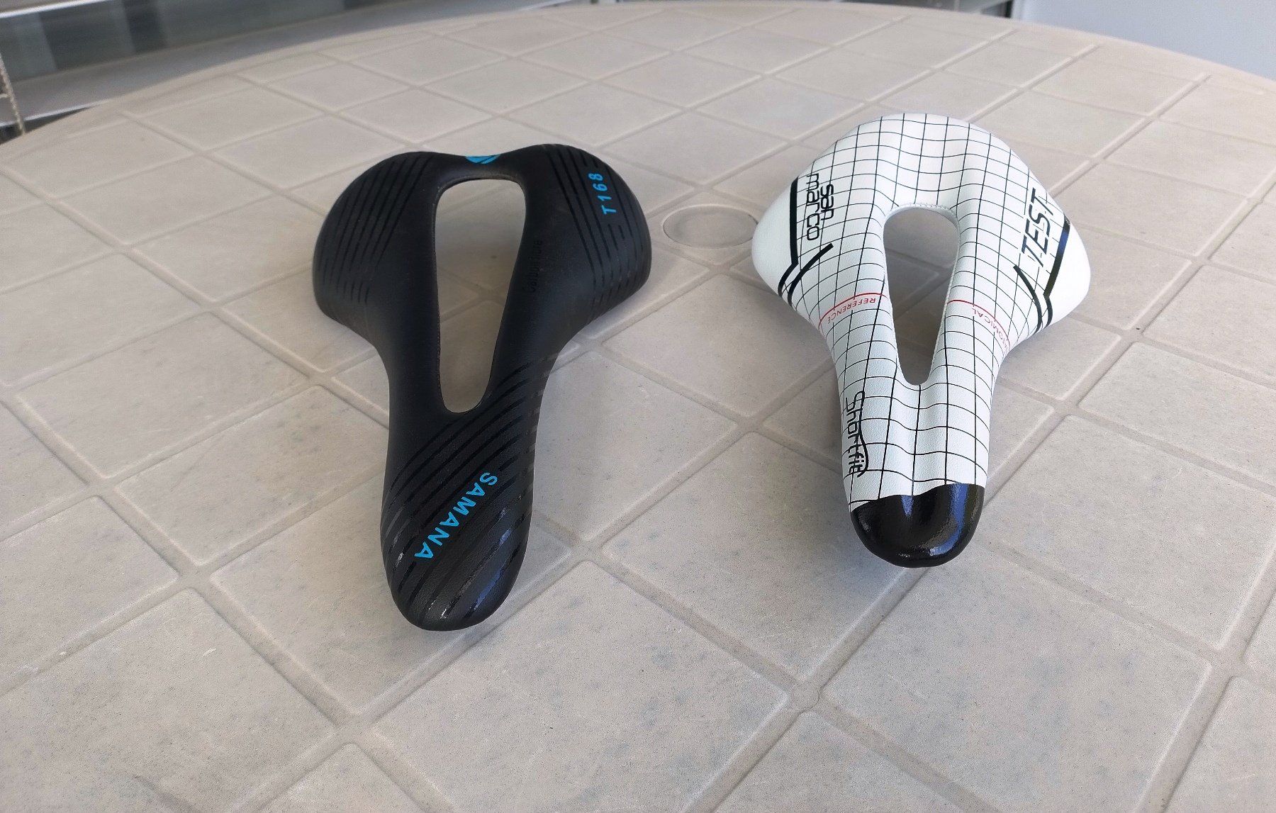 Pezzi di ricambio: 2 Carbon-Sattel, Rennrad-MTB – Nuovo (secondo la descrizione) da Effretikon venduto da VanPersie