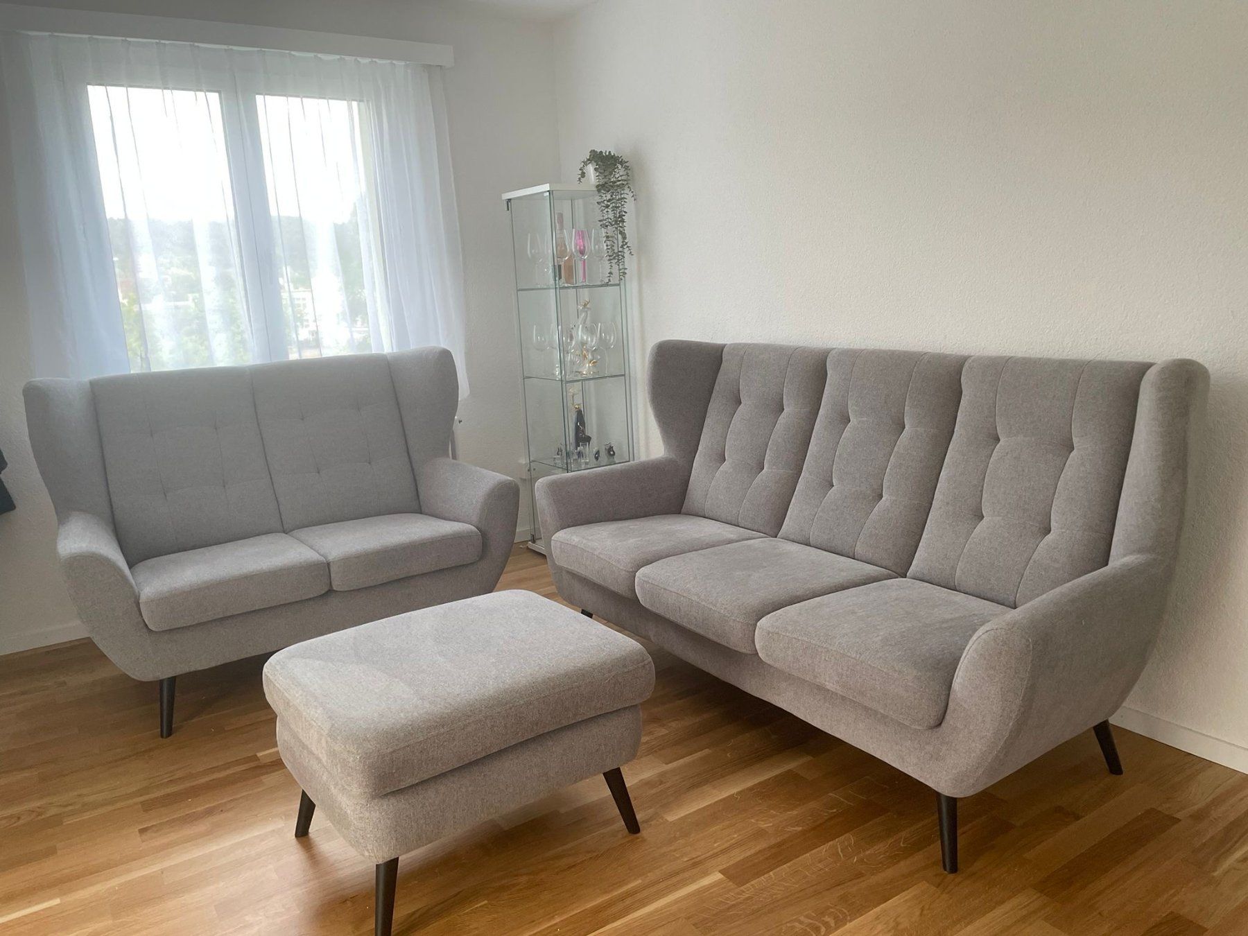 Divani: Polstergruppe bestehend aus 2 Sofas und Hocker – Nuovo (secondo la descrizione) da Dintikon venduto da Cooter