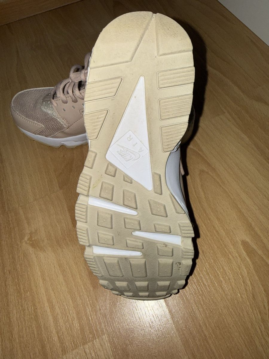 Nike Scarpe da donna: Nike Huarache Damen Grösse 38 – Usato da pratteln venduto da Bogi94 2