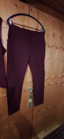 Yoga Set Hose Athleta und 2 Tops 