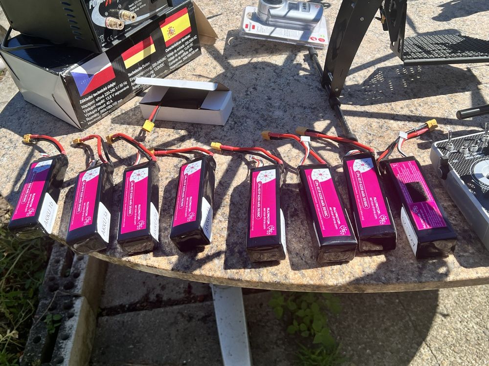 RC Kits de montage: Komplettset: Multirotor G4 Oktokopter mit viele Zubehör – D'occasion à Illnau-Effretikon par brockischweiz 4