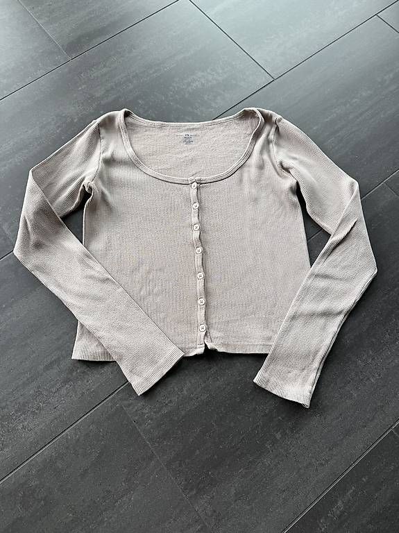 Jacken: BRANDY MELVILLE - leichtes Jäckli – Gebraucht aus St. Niklausen LU von Sundy01