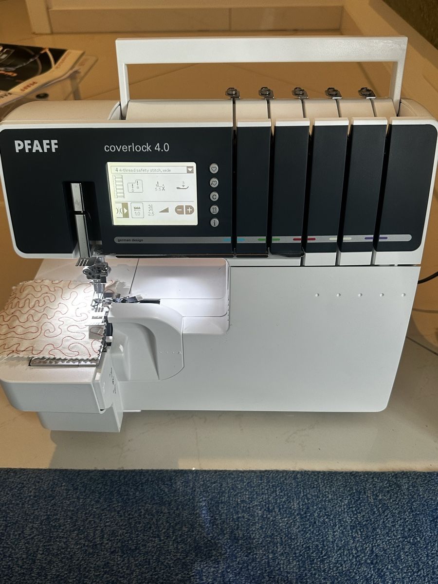 Pfaff Macchine da cucire: Gebrauchte Pfaff Coverlock 4.0 – Usato da Engelberg venduto da Aragora 5