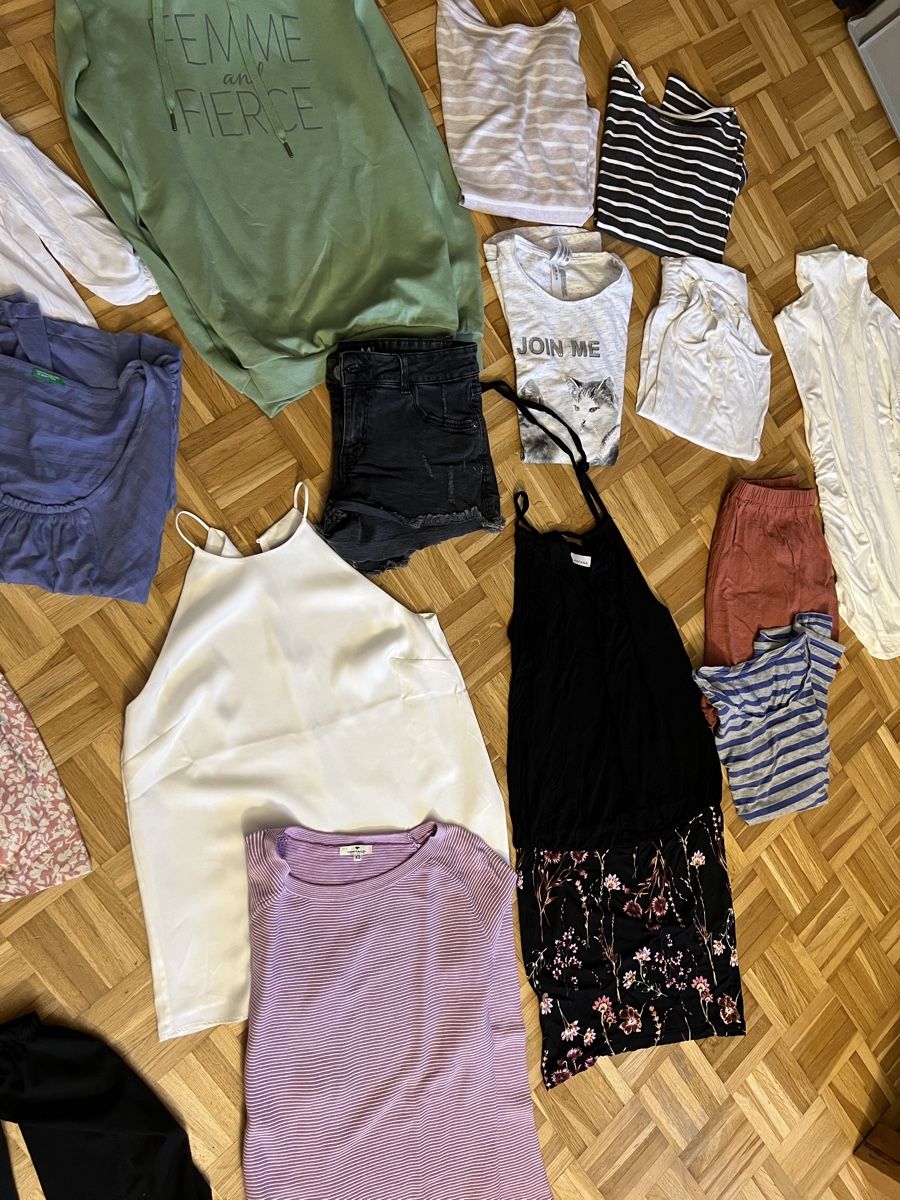 Lots de vêtements: riesiges Kleiderpaket Gr. XS/S – D'occasion à Zuchwil par Commander0 1