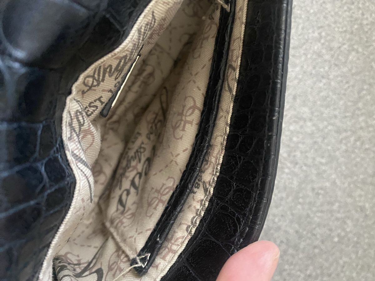 Guess Taschen für Damen: Schwarze GUESS Handtasche – Neu (gemäss Beschreibung) aus Obermumpf von saramya 3