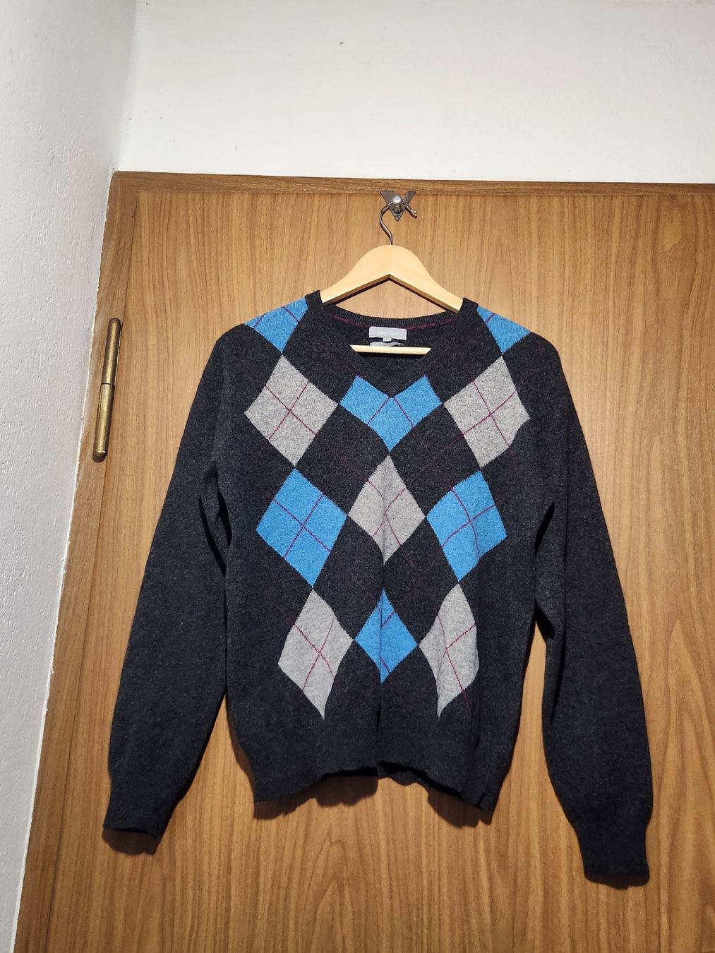 Maddison Pulls & Sweat-shirts: Pull col V Maddison cachemire taille S/M motif argyle – D'occasion à Niedergösgen par Eva2410