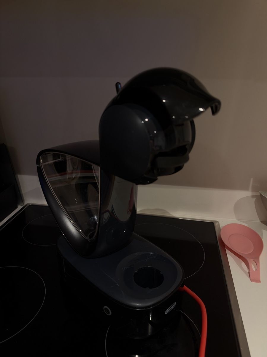 Nescafé Macchine per caffè & Macchine per espresso: Macchina caffè DeLonghi Dolce Gusto nera usata – Usato da Romont FR venduto da mor_hq5g 1