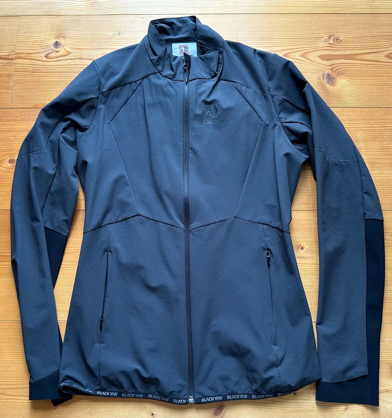 Giacche: Black Yak - leichte Softshell Jacke Damen XS – Nuovo (secondo la descrizione) da Gersau venduto da Sidharta7