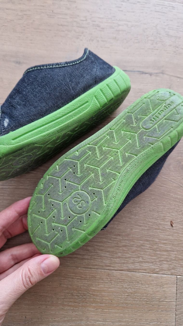 Chaussures garçon: Hausschuhe Grösse 32 – D'occasion à Wettingen par Diphtong 2