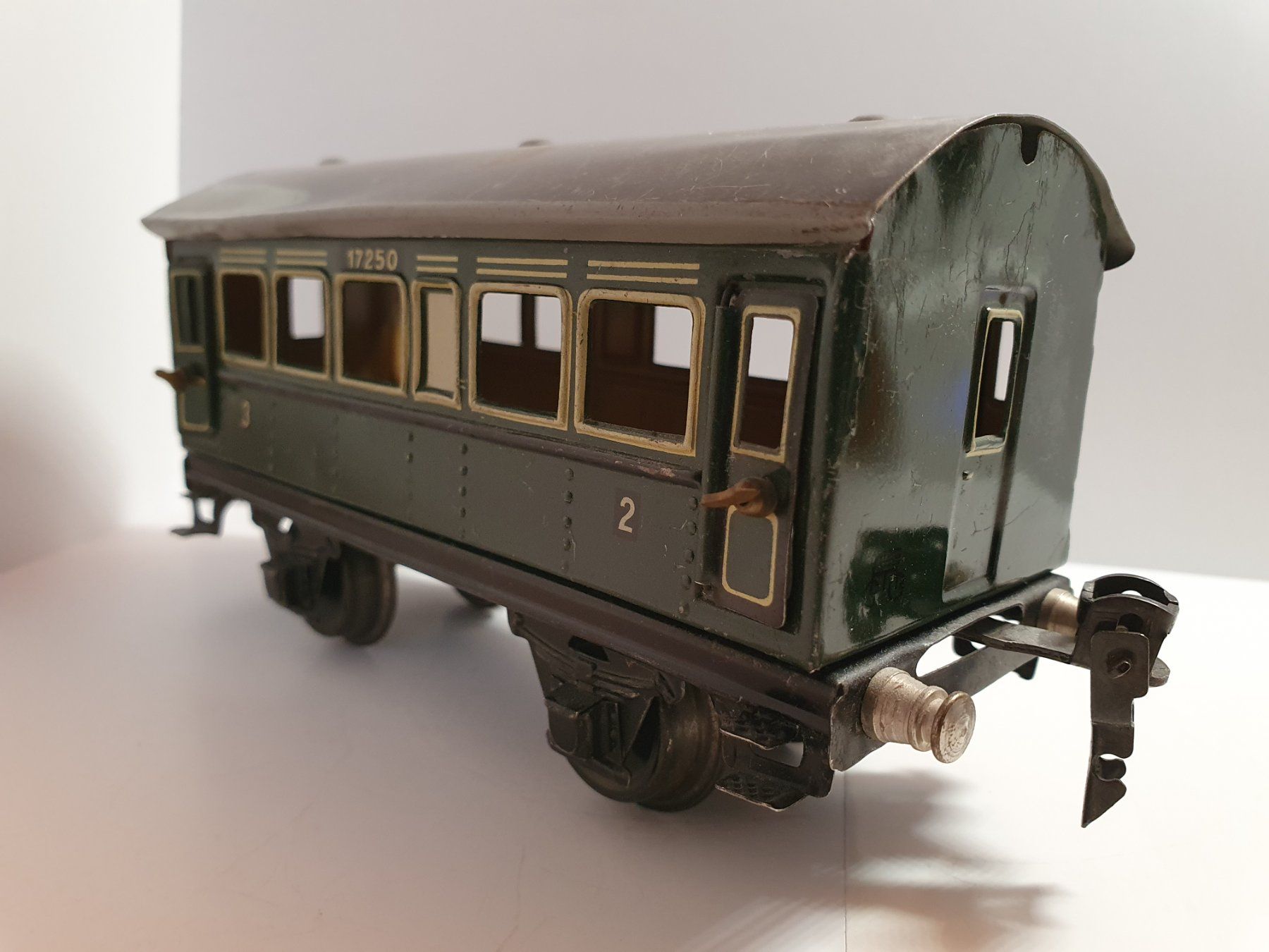 Märklin Modelleisenbahnen: Märklin /  Blech Tinplate /   Spur 0 / Sitzwagen 2. Klasse – Gebraucht aus Zürich von BLS58MA 1