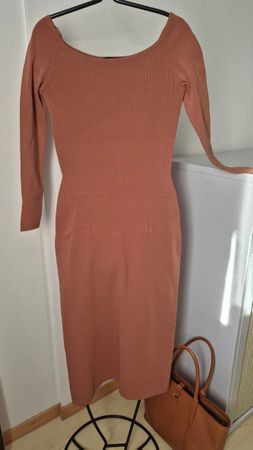 COS Strickkleid – Altrosa, figurbetont, zum Anziehen schön