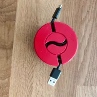 Kabelaufroller rund rot für Ladekabel