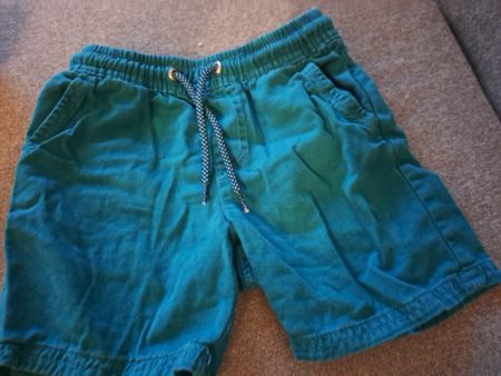 Kinder Shorts Tuerkis Gr 104