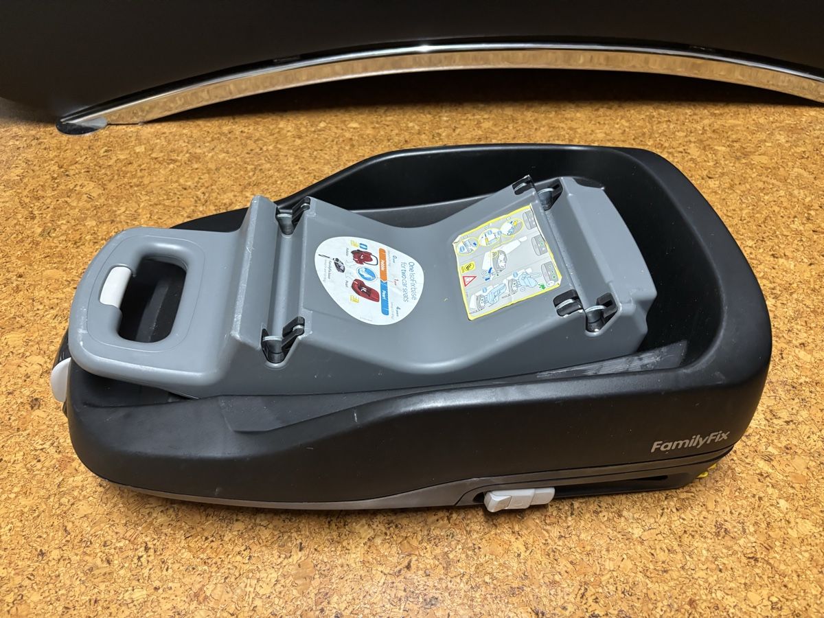 Maxi-Cosi Sièges auto: Maxi-Cosi FamilyFix Basis  – D'occasion à Mühlau par martiniii