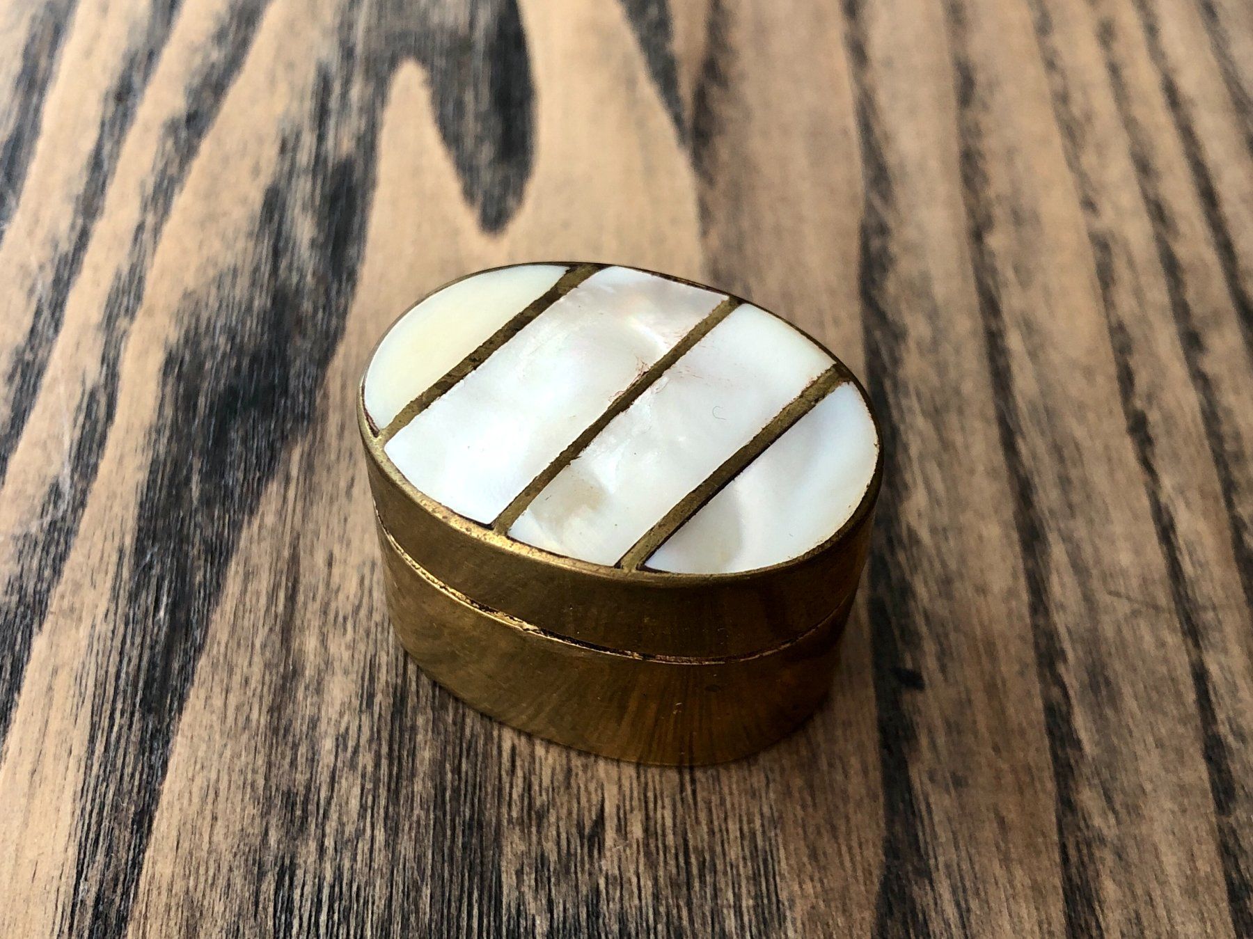 Altro in Decorazioni & Accessori: Vintage Pillendose Dösli verm. Messing und Perlmutt – Usato da Berg am Irchel venduto da Zweiti_Chance