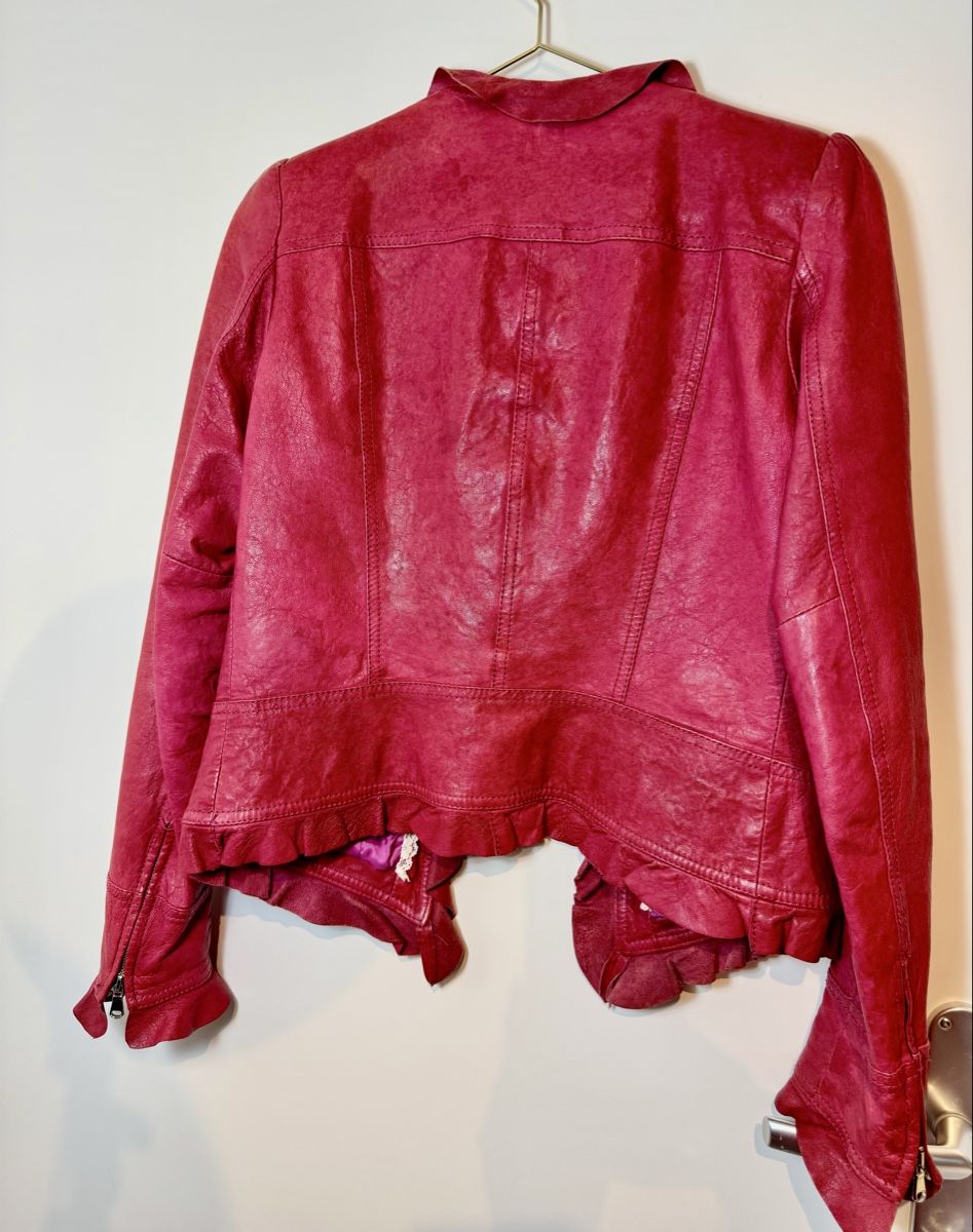 Jacken: Leonardo Leather Jacket, Red Pink Ruffle Detail, Size 36 – Gebraucht aus Hurden von rac_wyf8 1
