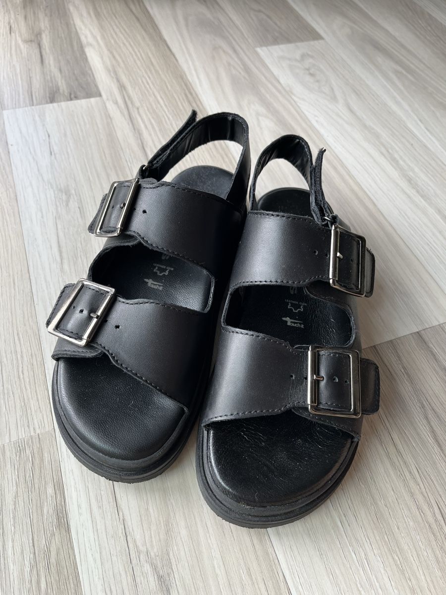 Scarpe da donna: Schwarze Ledersandalen – Usato da Sarnen venduto da sab_ll66