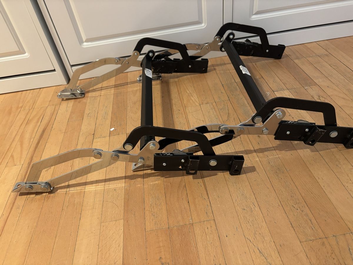 Supporti a parete: Natuzzi brackets  – Nuovo (secondo la descrizione) da Zürich venduto da dbe_gn2m 1