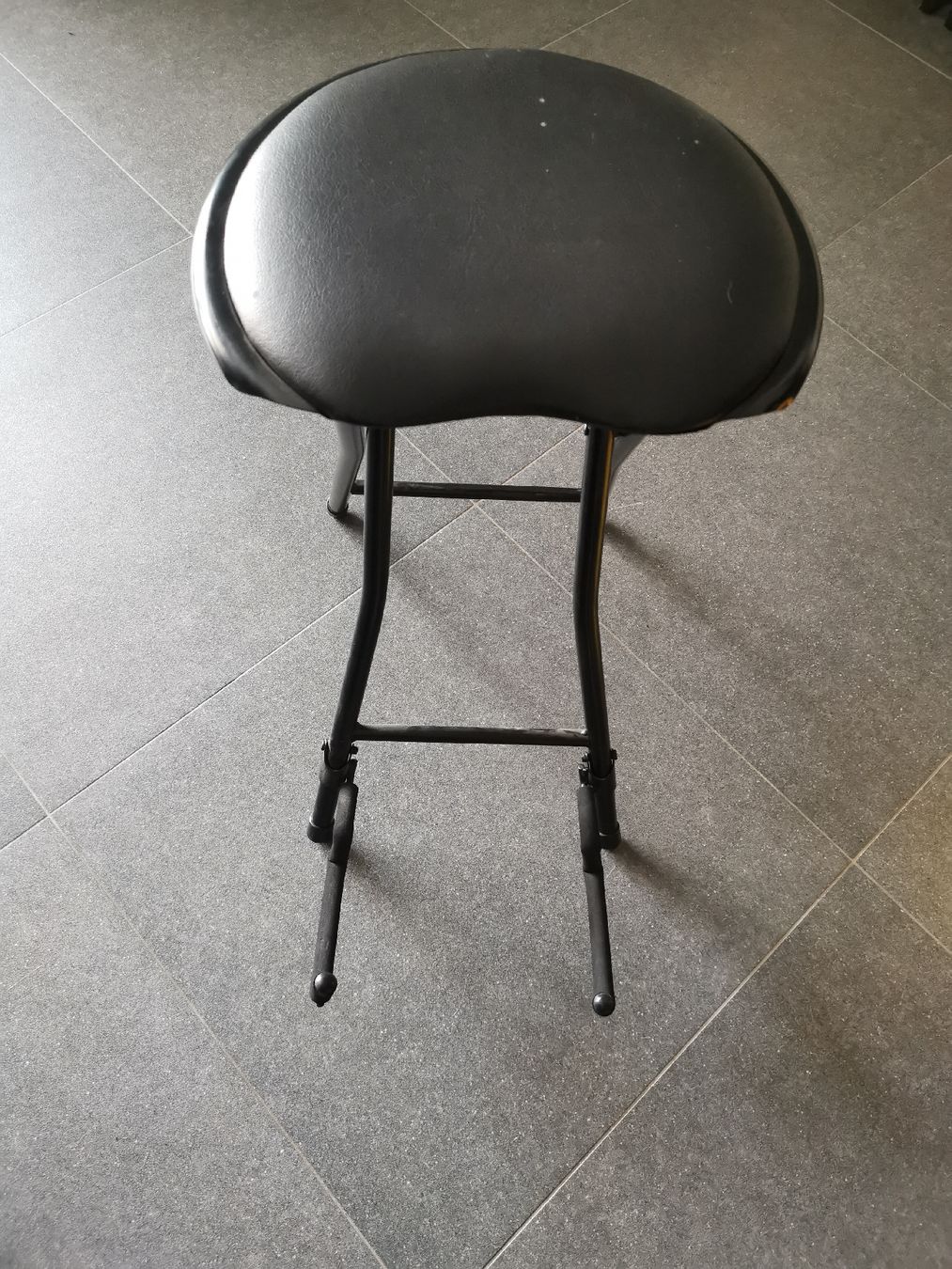 Supports pour instruments & partitions: barhocker/gitarrenständer – D'occasion à Rohrbachgraben par noisenomad