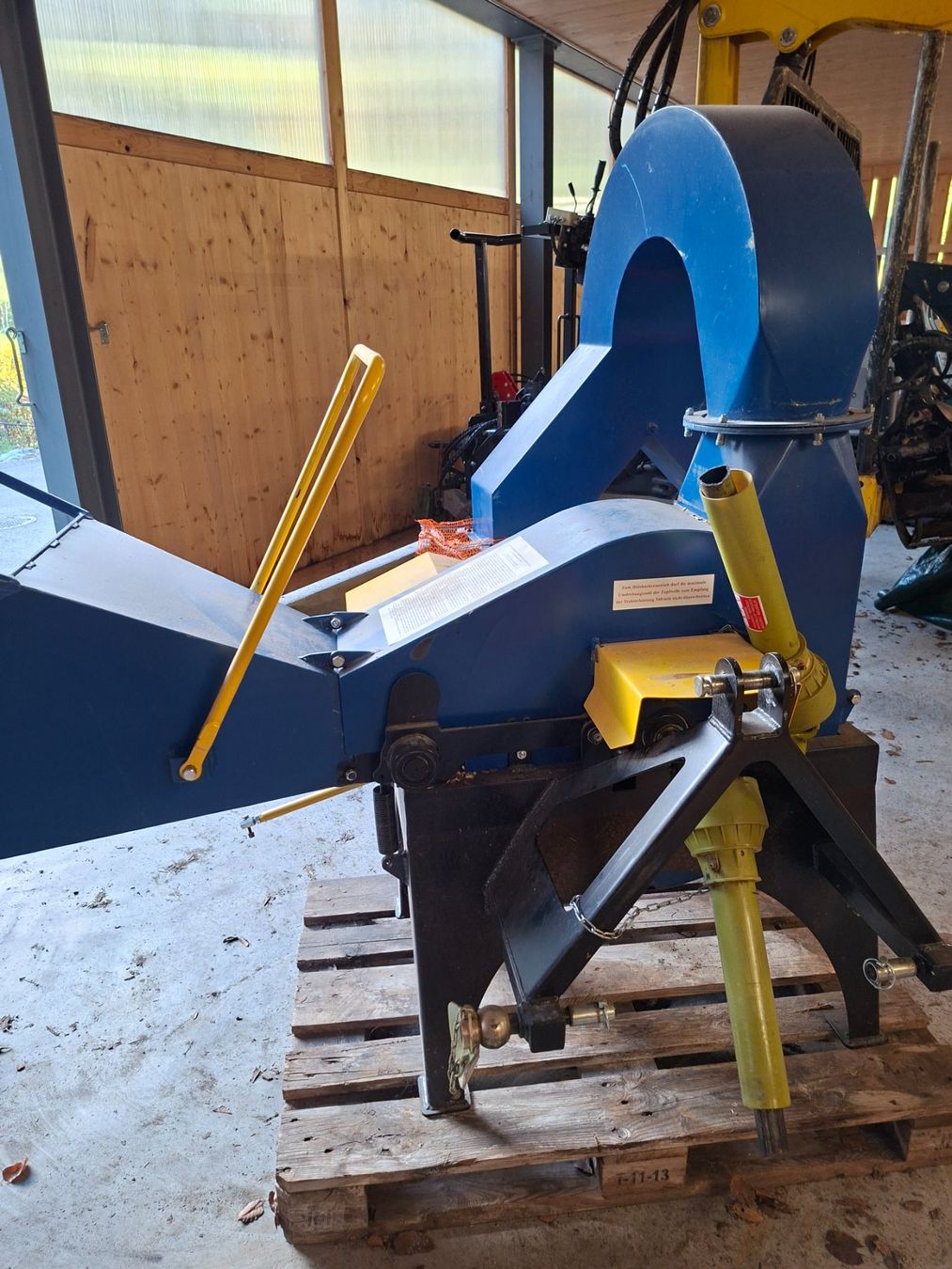 Déchiqueteuse: Holzhacker mit Absackvorrichtung – D'occasion à Grindelwald par carro5 3
