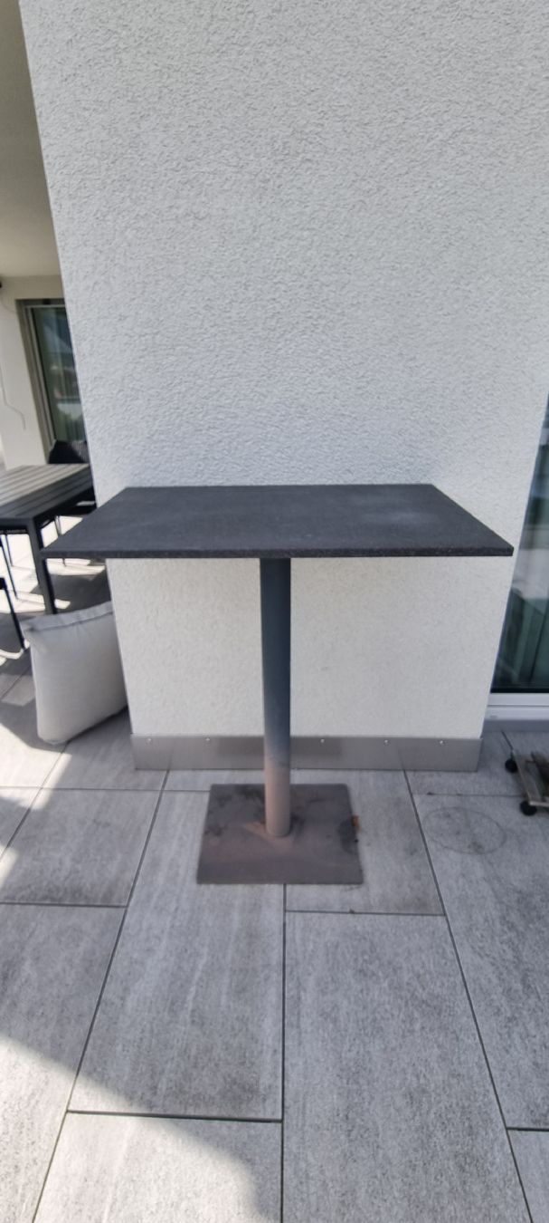 Tische: Stehtisch Granitplatte Nero assoluto – Gebraucht aus Lachen SZ von Rosenlunik