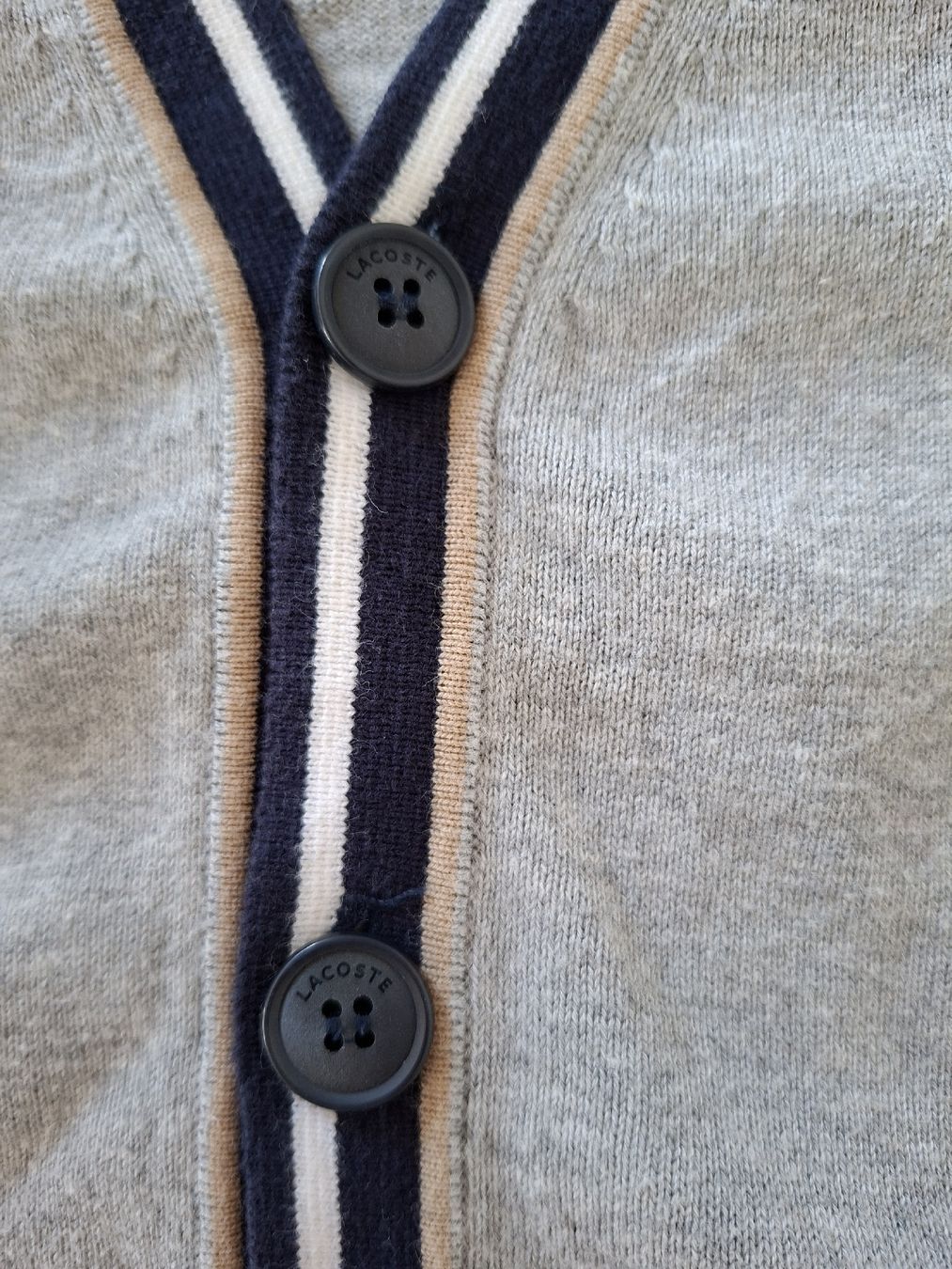 Lacoste Gilet & Giacche: Cardigan Lacoste Gris, Taille 4 - Élégant & Confortable – Usato da Renens VD venduto da ser_j2fn 4