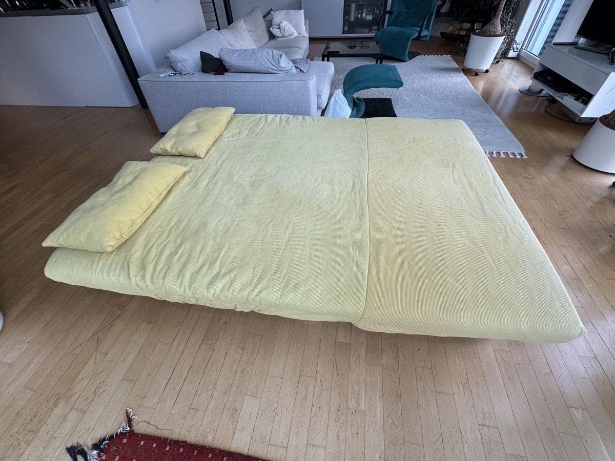 Ikea Divani: Ikea Schlafsofa PS hellgelb mit Kissen/Rollen  – Usato da St. Niklausen LU venduto da dan_y9ck 1