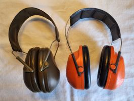 Lot 2x Kapselgehörschutz – Schweizer Armee & Peltor H31A