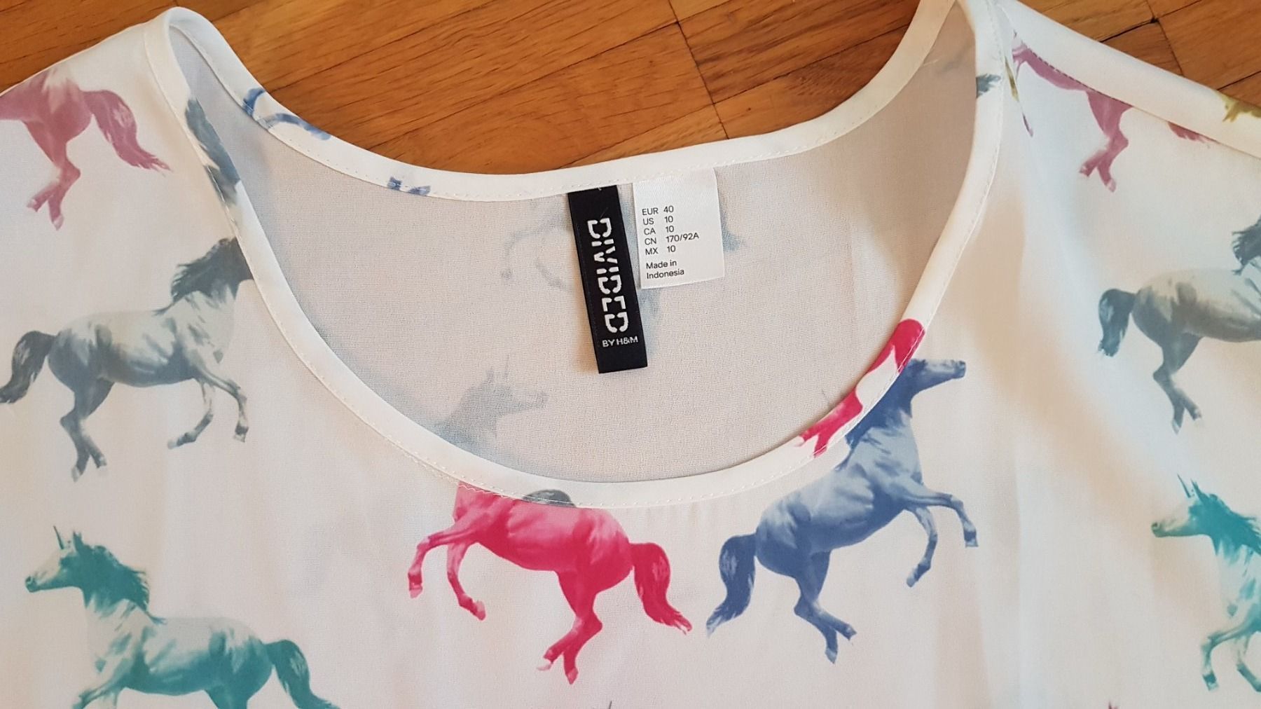 H&M Camicette: Weisse Sommerbluse mit Pferdemotiven – Nuovo (secondo la descrizione) da Oberengstringen venduto da Asteroid56 5