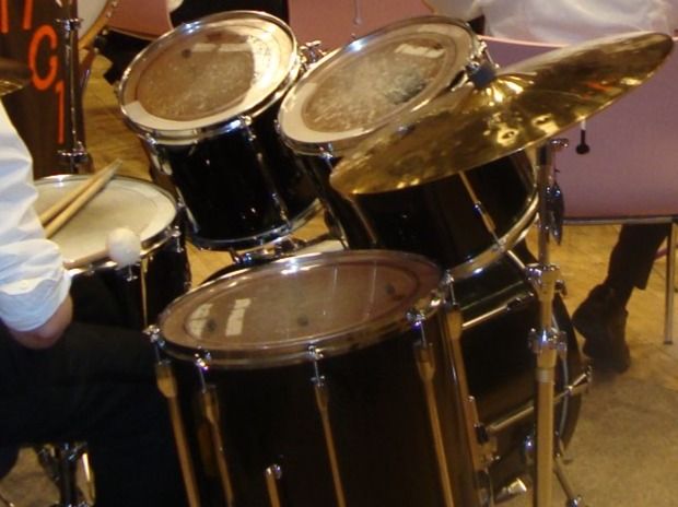 Musikinstrumente: Schlagzeug Pearl SLX, schwarz – Gebraucht aus Trimbach von Danius 1