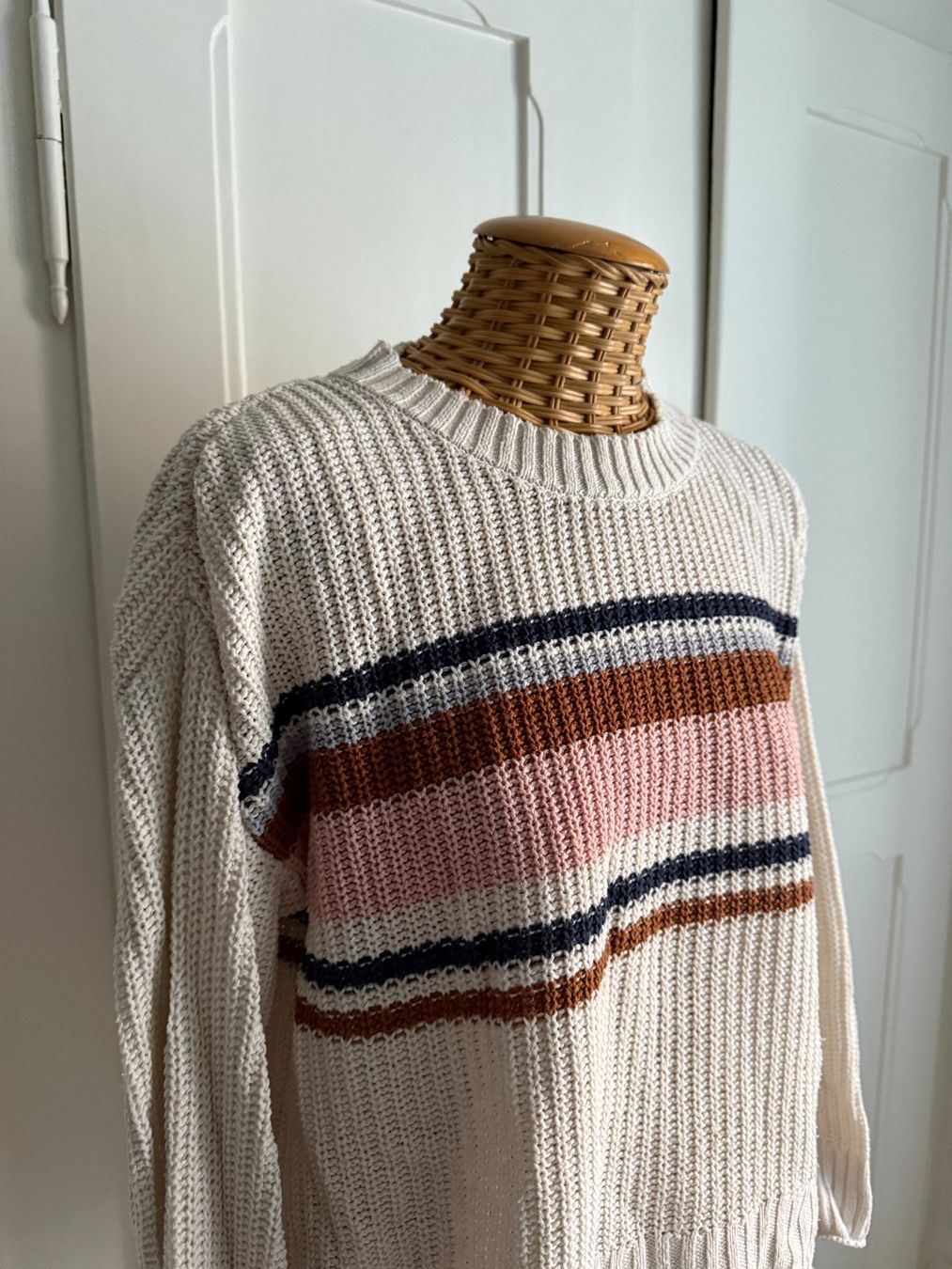 American Eagle Pulls & Sweat-shirts: AMERICAN EAGLE - Strickpullover offweiss gestreift XS – D'occasion à Zürich par Diazaio 1