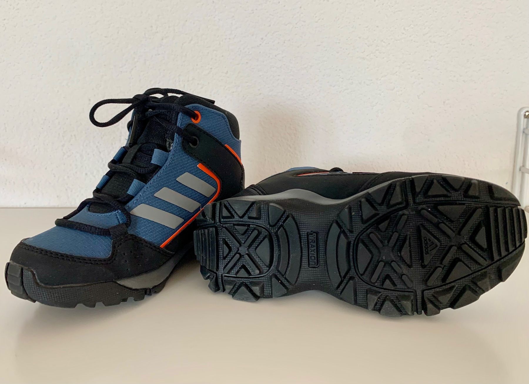 Adidas Scarpe per ragazzi: Terrex Mid Gore-Tex® Kinder Wanderschuh Grösse 28 – Nuovo (secondo la descrizione) da Küsnacht ZH venduto da ast_26yp 2
