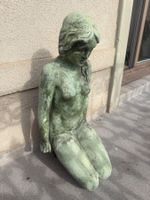 Gartenstatue Frau kniend grün patiniert gebraucht