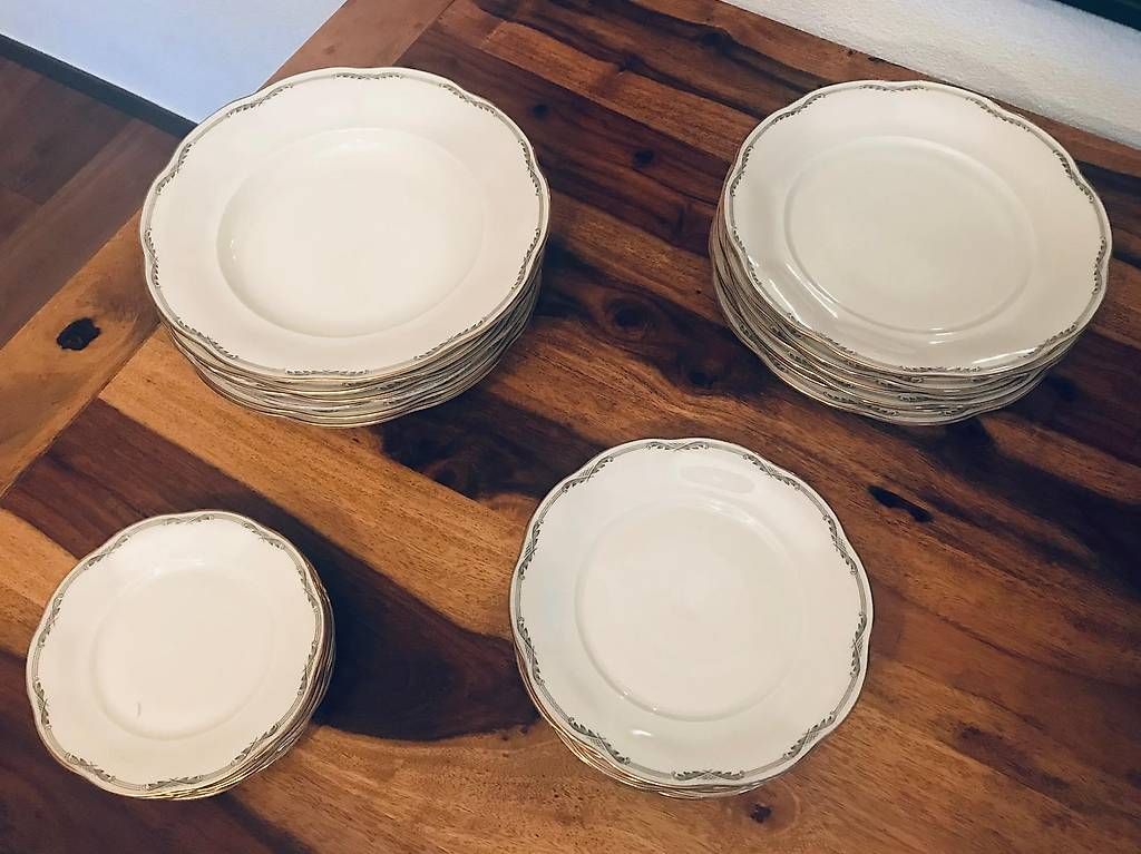 Set di piatti: Antikes Speiseservice – Usato da Muttenz venduto da ral_yr2d 1