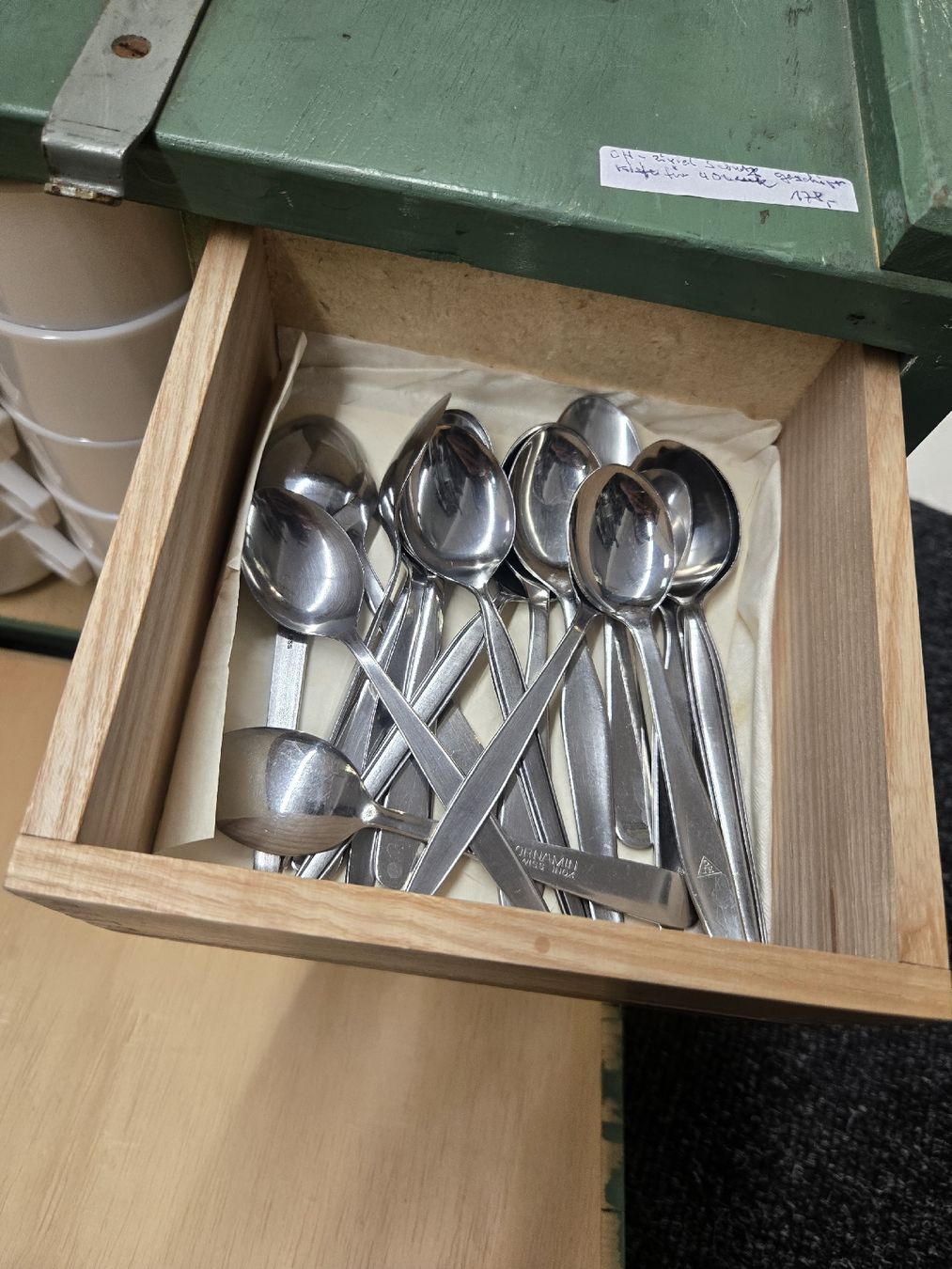 Set di piatti: CH-Zivil Geschirr Kiste – Usato da Wolfhalden venduto da ion_z9kr 2