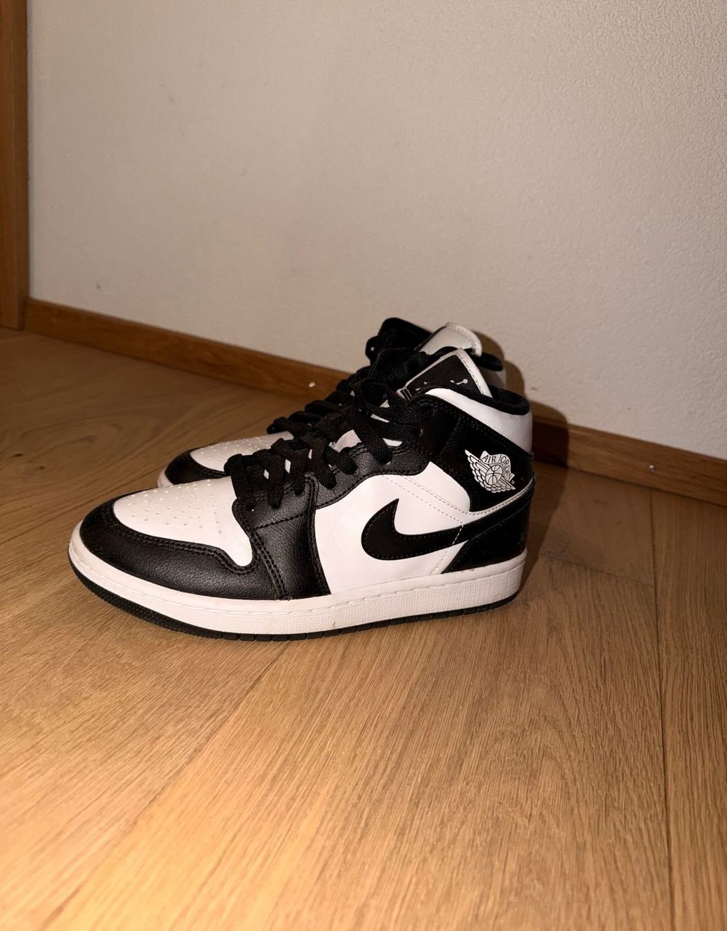 Jordan Herrenschuhe: Original Air Jordan Mid, Grösse 38.5 , neuwertig – Neu (gemäss Beschreibung) aus Salgesch von lucloc99