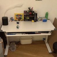 Kindertisch höhenverstellbar inkl. Stuhl zu verschenken