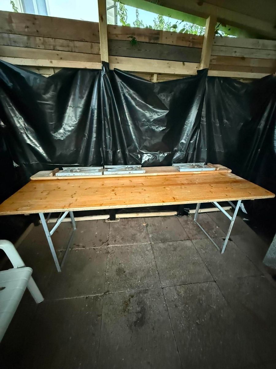 Set de table et chaises: Festbankgarnitur – D'occasion à Niederbipp par Sirstef