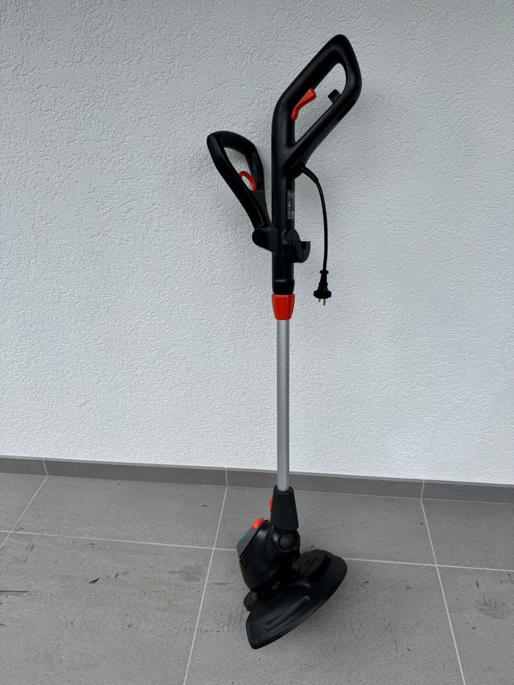 Gardena Tagliaerba: Débroussailleuse Gardena electrique – Usato da St Legier La Chiesaz venduto da pgjudd