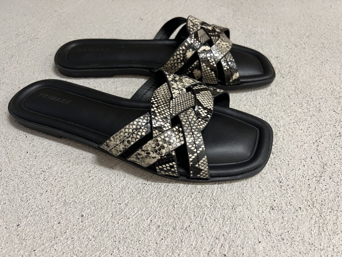 Primark Damenschuhe: Flache Sandalen / Schlappen – Neu (gemäss Beschreibung) aus Laufen von mar_flh8