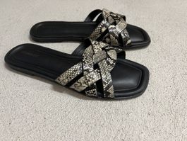 Flache Sandalen / Schlappen